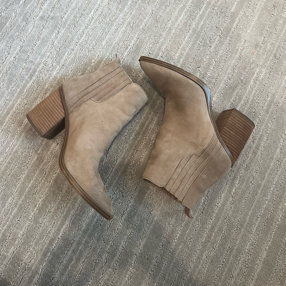 SOLD Steve Madden Chandler Tan Suede bootie